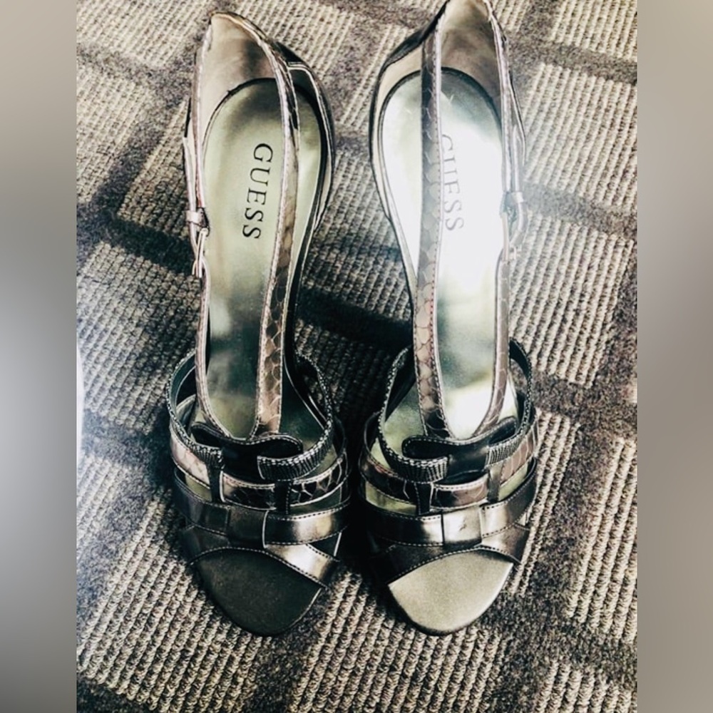 GUESS Elegant Black and Silver Women's Heels, Size 10 - Picture 5 of 6